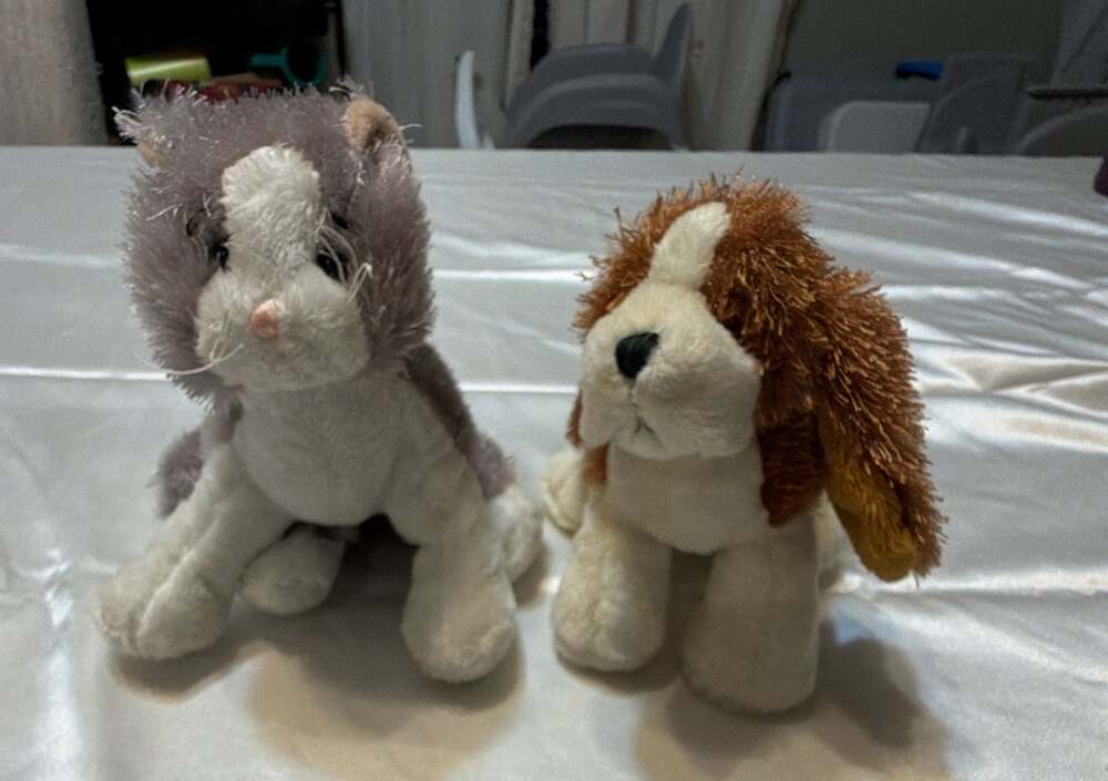 Ganz Lil' Kinz Lot of 2, Grey & White Cat and Basset Hound no codes